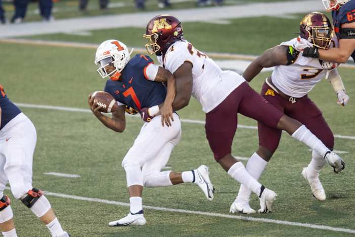 Minnesota Golden Gophers EDGE Boye Mafe sacks Illinois quarterback